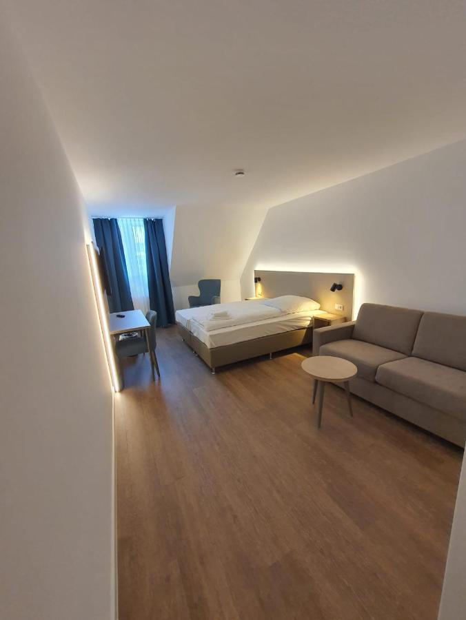 Moglingen Hotel Zur Traube מראה חיצוני תמונה