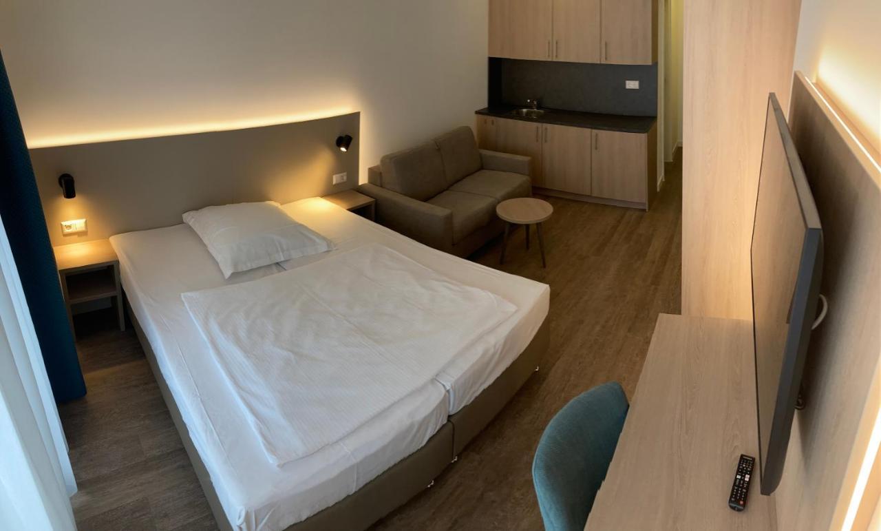 Moglingen Hotel Zur Traube מראה חיצוני תמונה