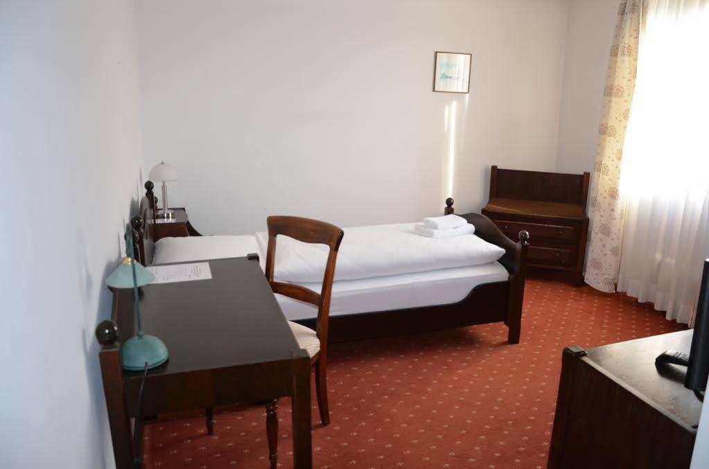 Moglingen Hotel Zur Traube מראה חיצוני תמונה