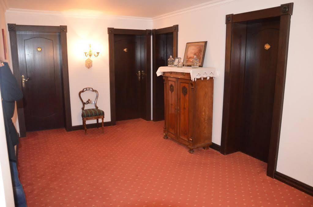 Moglingen Hotel Zur Traube מראה חיצוני תמונה
