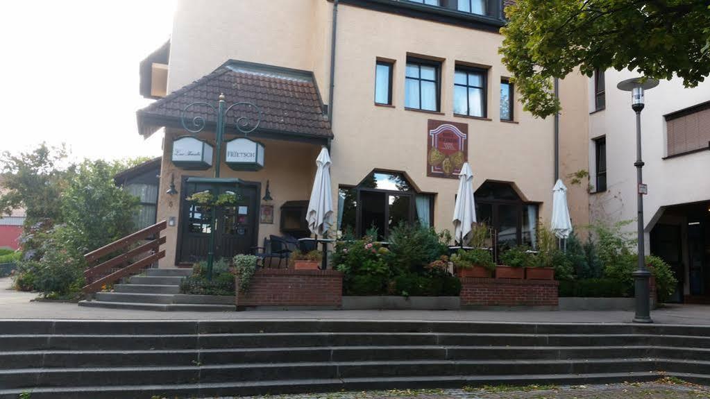 Moglingen Hotel Zur Traube מראה חיצוני תמונה