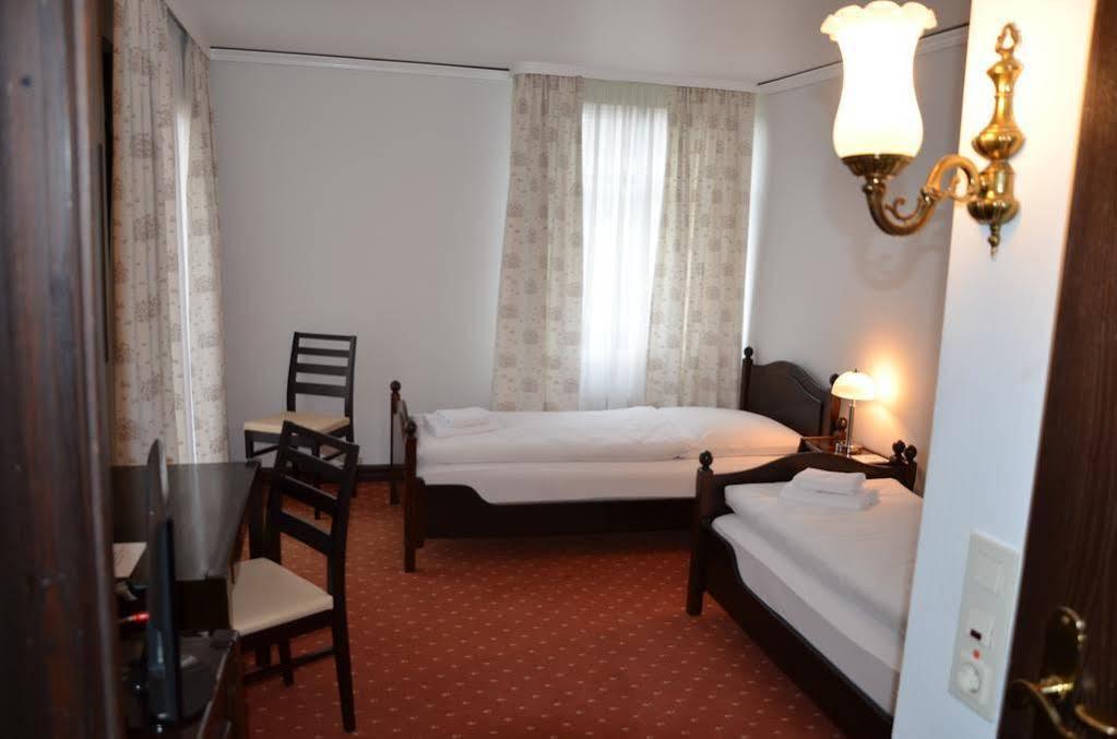Moglingen Hotel Zur Traube מראה חיצוני תמונה