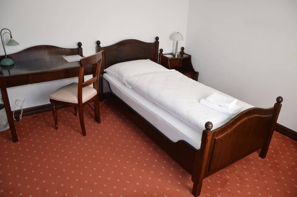 Moglingen Hotel Zur Traube מראה חיצוני תמונה