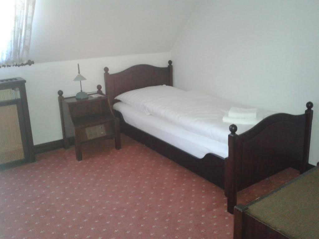 Moglingen Hotel Zur Traube מראה חיצוני תמונה