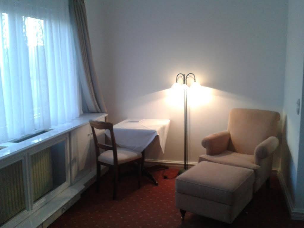 Moglingen Hotel Zur Traube מראה חיצוני תמונה