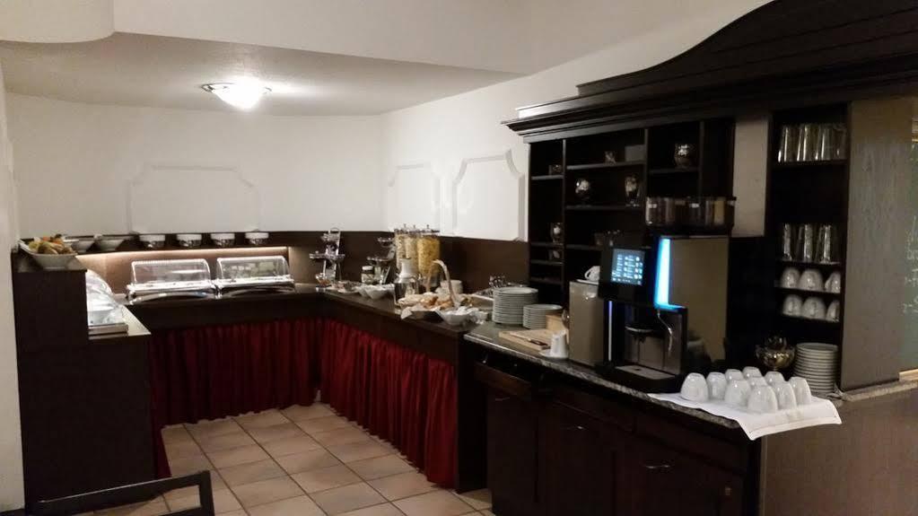 Moglingen Hotel Zur Traube מראה חיצוני תמונה
