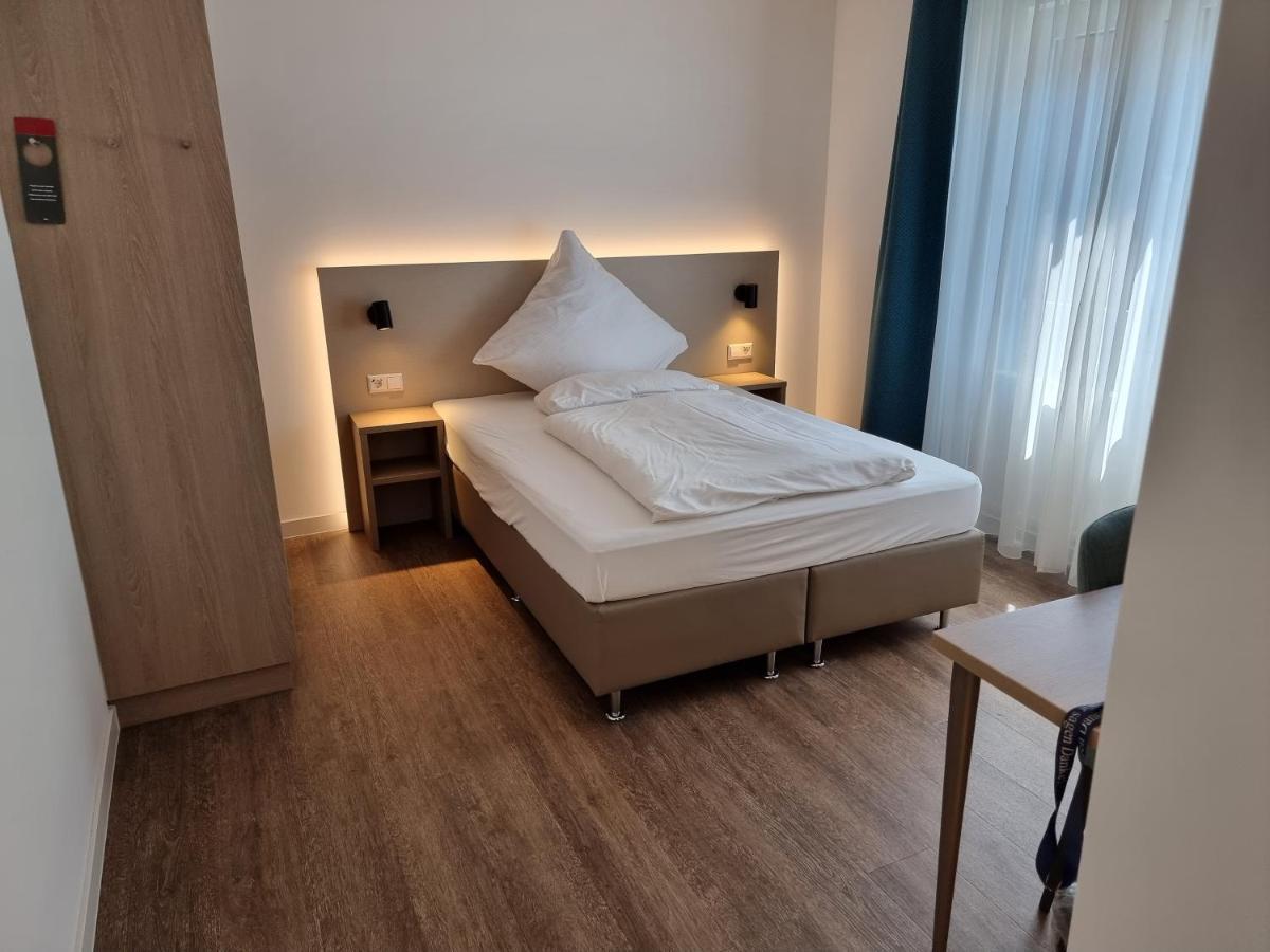 Moglingen Hotel Zur Traube מראה חיצוני תמונה