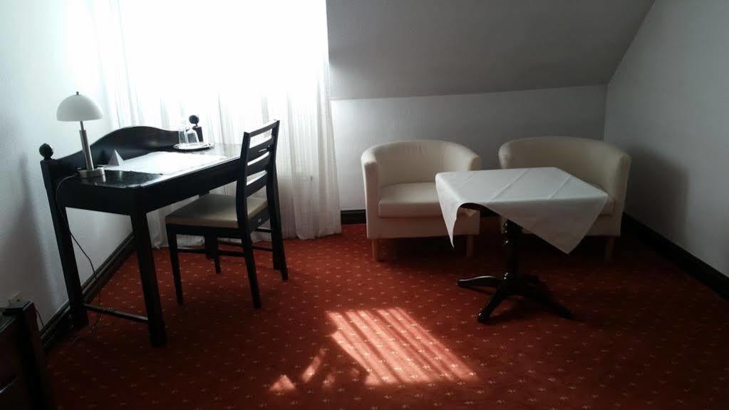 Moglingen Hotel Zur Traube מראה חיצוני תמונה